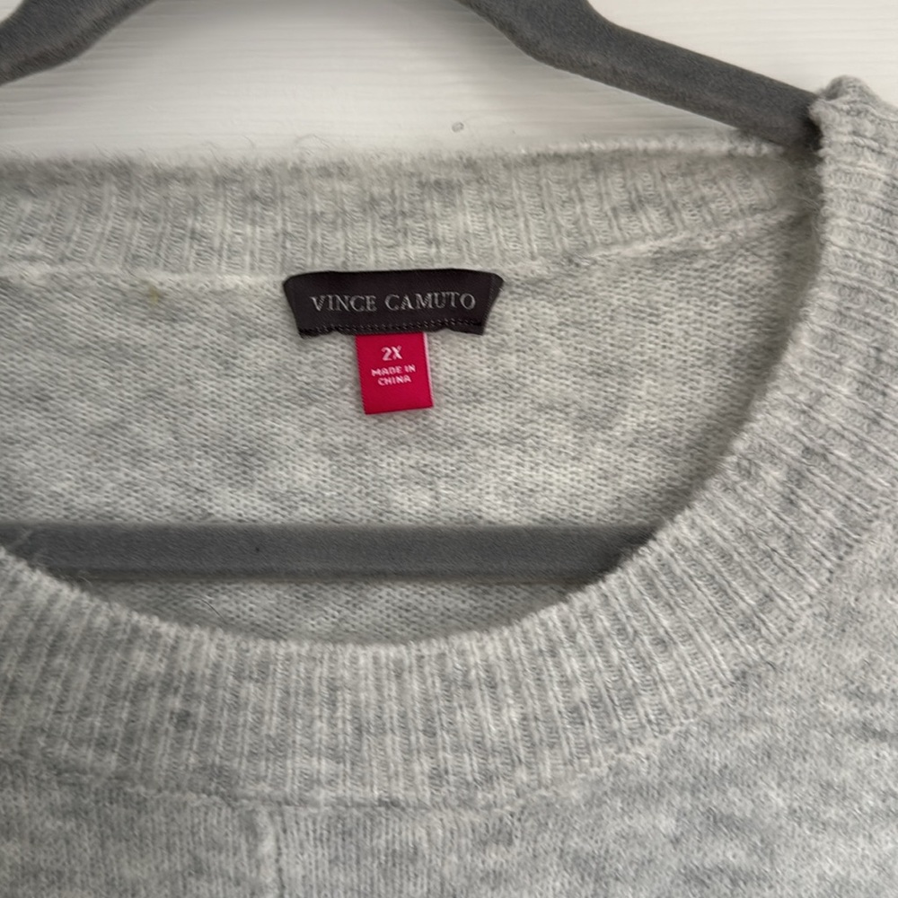 Vince Camuto sweater SOFT - Picture 2 of 5